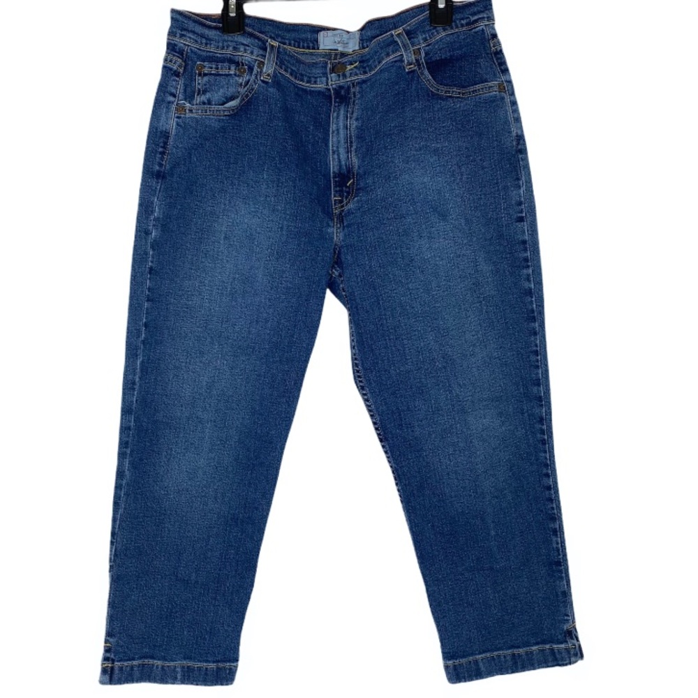 Vintage Levi’s Signature Strauss Cropped Jeans